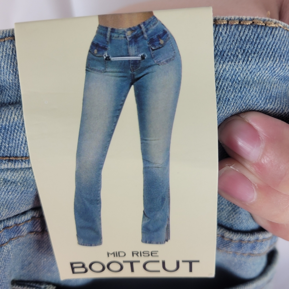 Rise Womens light wash boot cut 7 jeans pockets